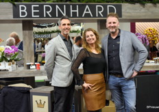 Frank Mil van Pull Position kwam een kijkje nemen op de stand van Bernhard. Frank hier samen met Yvet Bosma in het midden en Diederik van Dijk rechts.